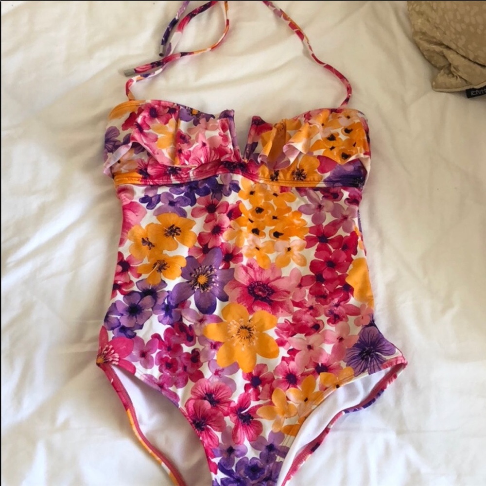 Laundry by Shelli Segal bathing suit.